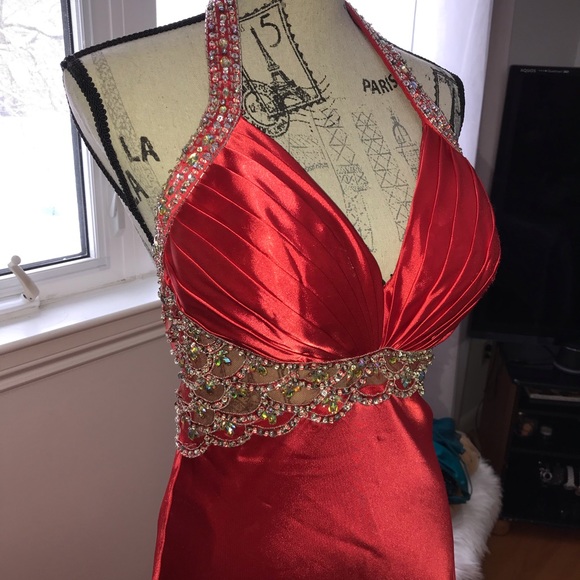 Tony Bowls Le Gala lady in red silk dress - Picture 4 of 4